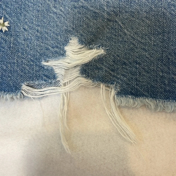 American Eagle AE Jean Shorts Distressed Flower Embroidery Women Juniors Size 0 - Picture 11 of 16